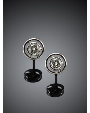 821-PENDIENTES CHATONES DE BRILLANTES 