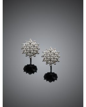 854-PENDIENTES ROSETONES DE BRILLANTES.Montura de oro blanco de 18k. 