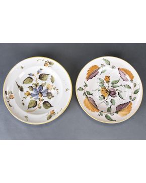 882-Pareja de platos de Ribesalbes. c. 1800.