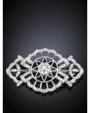 263-ELEGANTE BROCHE DE BRILLANTES. Montura de oro blanco de 18k.