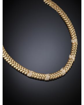 267-GARGANTILLA BULGARI  CON DIAMANTES CON MONTURA DE ORO AMARILLO DE 18 K. 