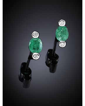 325-PENDIENTES DE ESMERALDAS Y BRILLANTES.Peso esmeraldas 1.10ct.. Peso brillantes 0.04 ct.