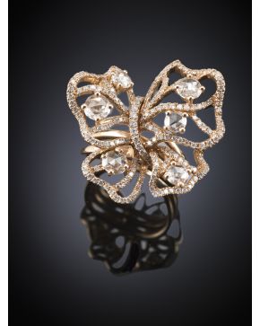 348-SORTIJA MARIPOSA DE DIAMANTES CON DISEÑO CALADO sobre montura de oro rosa 18k. 