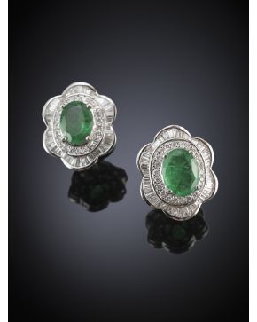 353-PENDIENTES DE ESMERALDAS Y DIAMANTES.