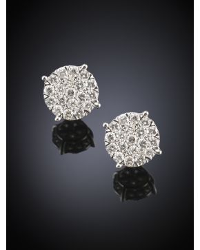 358-PENDIENTES CIRCULARES DE PAVÉ DE BRILLANTES. Montura en oro de blanco de 18k. Peso total de los brillantes:2.5ct aprox.