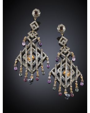 385-PENDIENTES LARGOS DE DIAMANTES TALLA ROSA Y TURMALINAS. Montura en plata y oro de 18k.