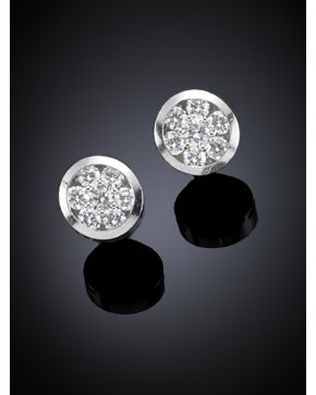 537-PENDIENTES DE BRILLANTES DE 1.20 CT.Montura de oro blanco de 18k.