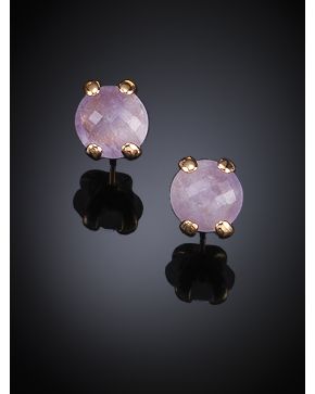 587-PENDIENTES ENGARZADOS DE CUARZOS ROSAS. Montura en oro rosa de 18 k.  