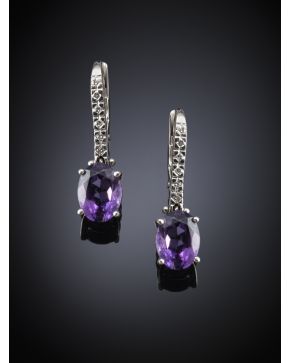 595-PENDIENTES LARGOS CON AMATISTA OVAL DE 2.19 CT. Y 12 BRILLANTES DE 0.10CT.