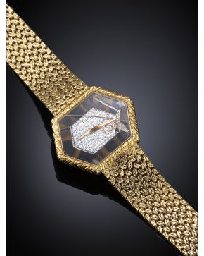 828-PIAGET DE PULSERA PARA SEÑORA. MODELO DE VESTIR. CAJA HEXAGONAL Y BRAZALETE EN ORO AMARILLO MATEADO. Exquisita esfera. necesita reparación.