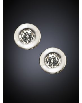 119-PENDIENTES DE CHATONES DE 0.24 CT.APROX. Montura en oro blanco de 18k.