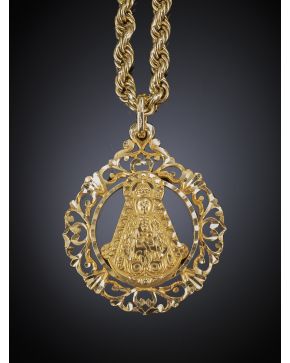 168-MEDALLA DEL ROCíO CON CADENA MODELO CORDóN EN ORO ROSA DE 18K.