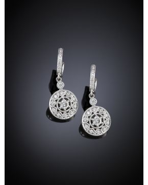 264-PENDIENTES COLGANTES. ESTILO ANTIGUO. DE BRILLANTES. Montura de oro blanco de 18k. 