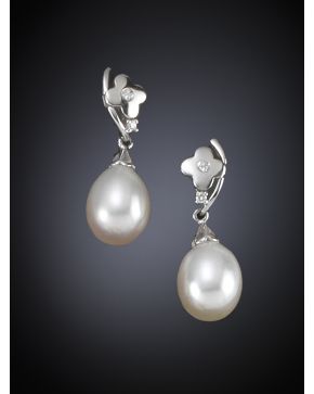 363-PENDIENTES CHATON DE BRILLANTES. Oro blanco de 18k.