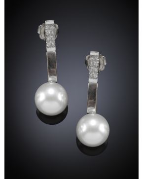 392-PENDIENTES COLGANTES DE BRILLANTES Y PERLAS AUSTRALIANAS DE 8MM.