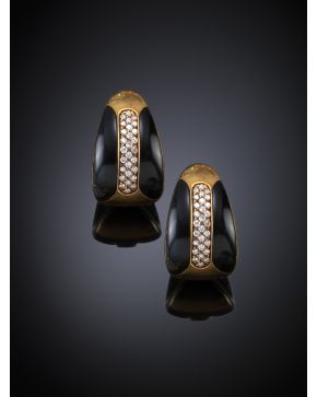 463-PENDIENTES CRIOLLAS DE BRILLANTES Y ESMALTE NEGRO. Montura en oro de 18k. 