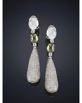 151-MODERNOS PENDIENTES DE TOPACIO. PERIDOTO Y PIEDRA LUNA. Montura en oro blanco de 18k.