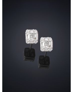 368-PENDIENTES RECTANGULARES DE DIAMANTES. TALLA BRILLANTE Y BAGUETTE. Montura de oro blanco de 18k. 