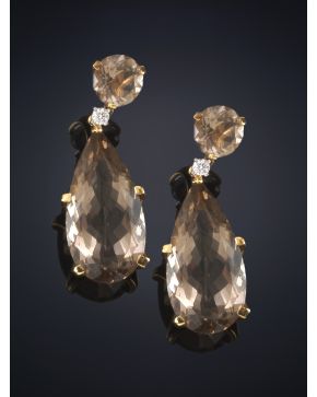 485-PENDIENTES LAGRIMA CUARZO FUMÉ Y BRILLANTES. Montura de oro amarillo de 18k.