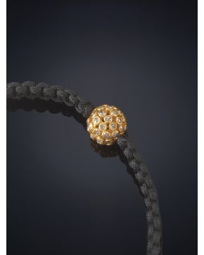 574-PULSERA DE ESFERA CUAJADA DE BRILLANTES. en oro amarillo de 18k.