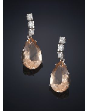 580-PENDIENTES COLGANTES DE BRILLANTES Y ROSA DE FRANCIA. Montura en oro blanco de 18k.