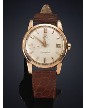 800-OMEGA. RELOJ DE PULSERA PARA CABALLERO. AÑOS 50. CAJA LAMINADA EN ORO ROSA DE 18K. MOVIMIENTO AUTOMÁTICO. Esfera beige con numeración a trazos aplicad