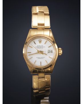 836-ROLEX OYSTER PERPETUAL DATEJUST. RELOJ DE PULSERA PARA SEÑORA. CAJA Y BRAZALETE EN ORO AMARILLO DE 18K. MOVIMIENTO AUTOMÁTICO. Esfera blanca con numer