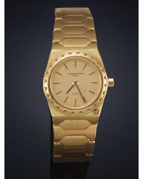 839-VACHERON CONSTANTIN. RELOJ DE PULSERA PARA SEÑORA. CAJA Y BRAZALETE EN ORO AMARILLO DE 18K. MOVIMIENTO SUIZO DE CUARZO. Esfera dorada con numeración a