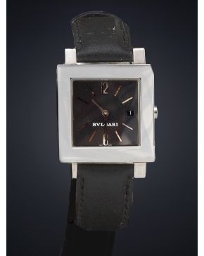 875-BULGARI. QUADRATTO.  RELOJ DE CORREA PARA SEÑORA. REF D238 SQ 29 SLD. CAJA EN ACERO. MOVIMIENTO SUIZO DE CUARZO. Esfera negra con numeración a trazos 