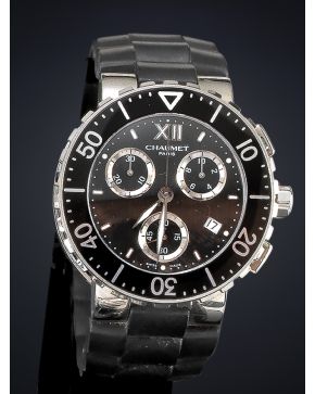 881-CHAUMET CHRONO Nº 625B - 5775. RELOJ DE PULSERA PARA CABALLERO. MOVIMIENTO SUIZO DE CUARZO. CAJA EN ACERO Y CORREA DE CAUCHO. Esfera negra con numeara