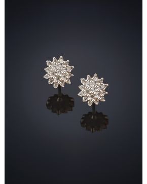 192-PENDIENTES ROSETÓN DE BRILLANTES DE 0.32 CT APROX.Montura en oro blanco de 18k.