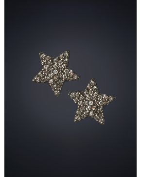 273-PENDIENTES ESTRELLAS DE BRILLANTES.Montura en plata pavonada y oro amarillo de 18k.