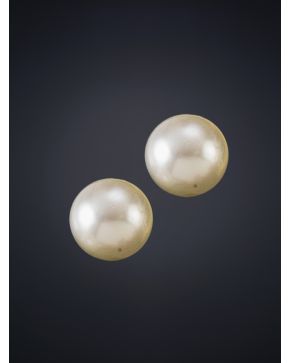 300-PENDIENTES DE PERLAS AUSTRALIANAS DE 11MM DE DIÁMETRO. Montura de oro amarillo de 18k