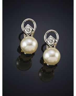 520-PENDIENTES DE PERLAS JAPONESAS Y BRILLANTES CALIDAD EXTRA. Montura en oro blanco de 18k.