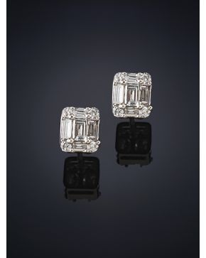 556-PENDIENTES RECTANGULARES DE DIAMANTES. TALLA BRILLANTE Y BAGUETE. CALIDAD EXTRA. Montura de oro blanco de 18k.