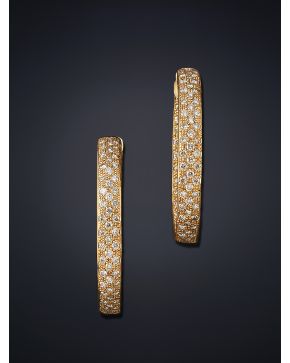 629-CRIOLLAS  PAVÉ DE BRILLANTES . Montura de oro amarillo de 18k.