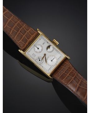 1104- IWC MODELO NOVECENTO CALENDARIO PERPETUO FASES LUNARES. CAJA RECTANGULAR EN ORO AMARILLO DE 18K. MOVIMIENTO AUTOMÁTICO. FIRMADA Y NUMERDA 2589655. 