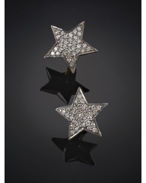 369-PENDIENTES ESTRELLAS DE BRILLANTES.Montura en plata pavonada y terminaciones en oro amarillo de 18k.