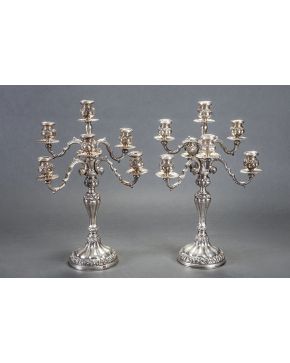 1042-Pareja de candelabros en plata italiana punzonada. ley 800.