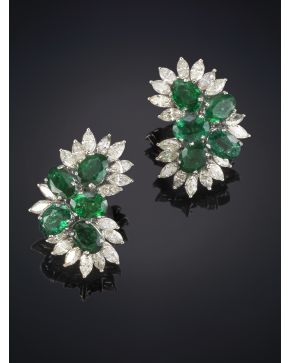 859-ELEGANTES PENDIENTES DE ESMERALDAS Y DIAMANTES TALLA MARQUISSE DE GRAN CALIDAD. Clásico diseño formado por esmeraldas con un peso de 7.07ct. aprox. y 