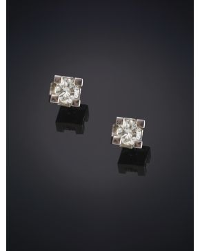 445-BELLOS PENDIENTES DE BRILLANTES DE 0.33 CTS sobre una montura de oro blanco de 18K.