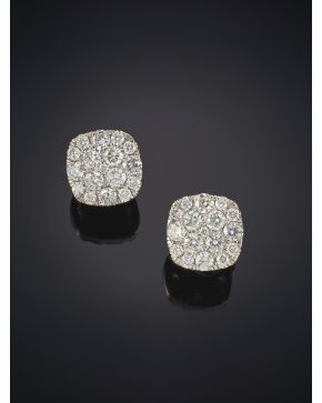 283-ELEGANTES PENDIENTES DE BRILLANTES sobre una montura de oro blanco de 18K.