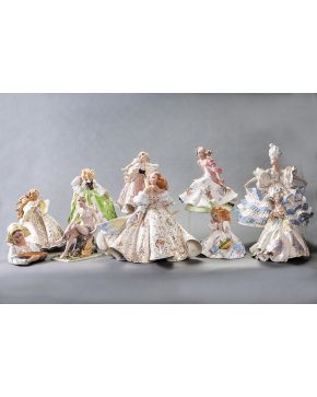 931-Lote de 10 figuras de dama en porcelana y loza italiana. la mayoría firmadas T.GALLI (Tiziano Galli).