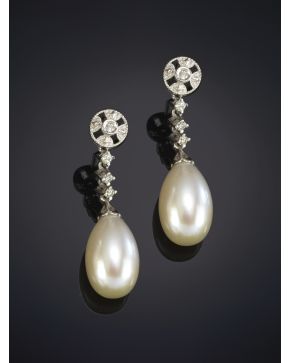 188-PENDIENTES DE PERLAS CULTIVADAS y pequeños brillantes. sobre una montura de oro blanco de 18k.