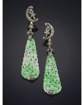 359-ESTILIZADOS PENDIENTES DE JADE LABRADO CON DIAMANTES. sobre una montura de plata