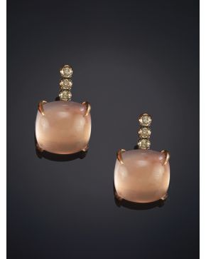 392-PENDIENTES CON CABUJÓN DE CUARZO ROSA Y BRILLANTES BROWN sobre una montura de oro rosa de 18k.