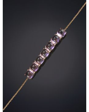 619-PULSERA DE CABUJONES DE AMATISTAS Y PEQUEÑOS DIAMANTES sobre una montura de oro blanco de 18k.