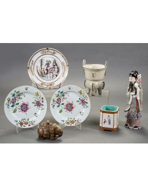 905-Pareja de platos en porcelana Compañía de Indias.