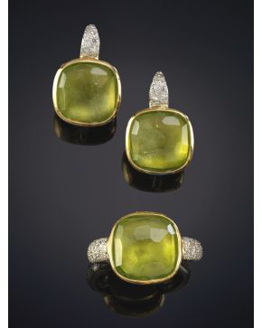 106-CONJUNTO DE PERIDOTOS DECORADO CON PAVÉ DE BRILLANTES en oro blanco y amarillo de 18k. Pieza punzonada y numerada.