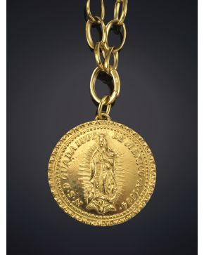 122-MEDALLA DE LA VIRGEN DE GUADALUPE CON MODERNA CADENA en oro amarillo de 18K.